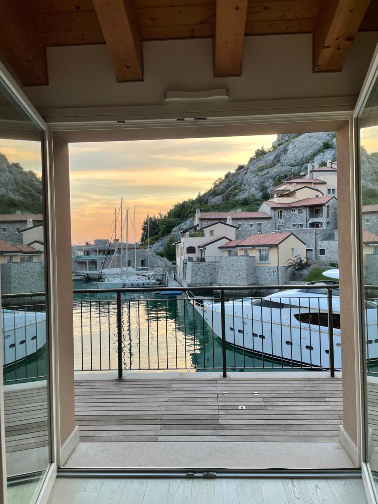 Апартаменти Portopiccolo Sul Mare - Сістьяна Екстер'єр фото